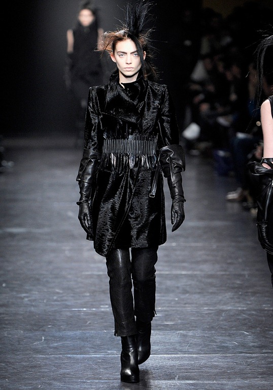 Wearable Trends: Ann Demeulemeester RTW Fall 2011, Paris Fashion Week